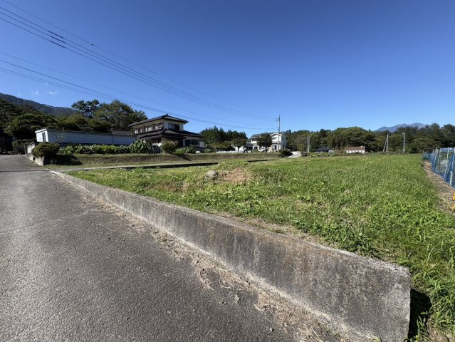 【北杜市白州町大坊】日当たりの良い平坦な土地の外観