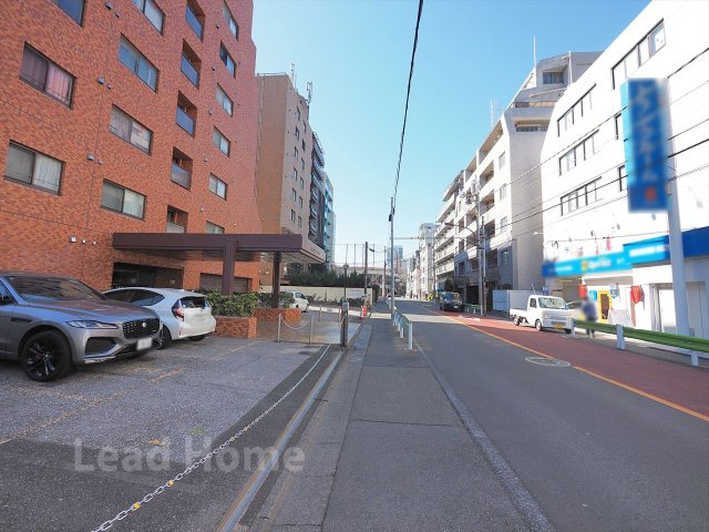 【その他】 | 白金グランドハイツ | 幅員が広く見通しの良いフラットな前面道路！歩道も確保されており日々の通勤や通学も安心安全です♪