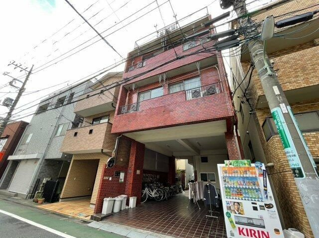 マンション渡辺の外観