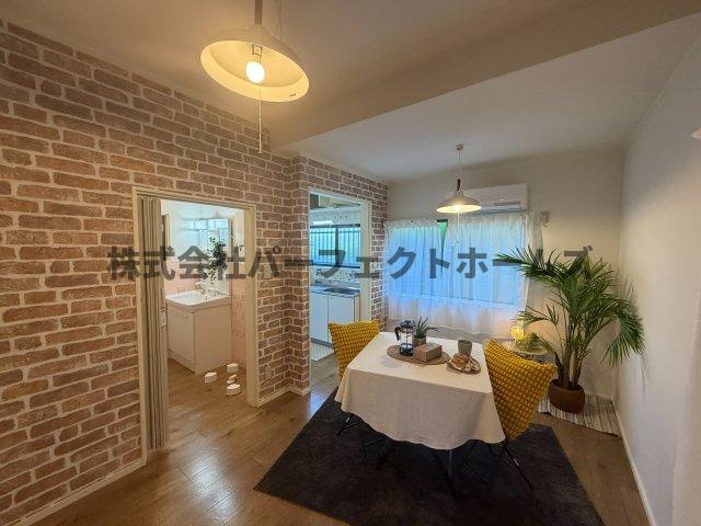 招提大谷戸建　賃貸の居間・リビング|ゆったりとした居間です