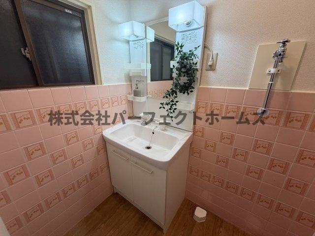 招提大谷戸建　賃貸の独立洗面台|朝の身支度には欠かせない独立洗面化粧台