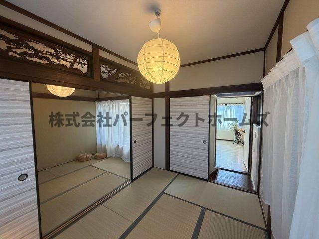 招提大谷戸建　賃貸の和室|柔らかい畳が心地よい和室