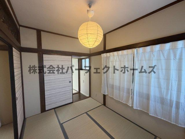 招提大谷戸建　賃貸の和室|畳の上でゆっくりとくつろげる和室です