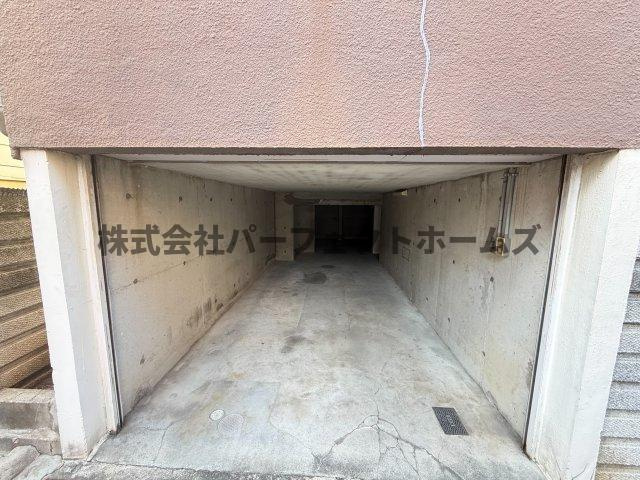 招提大谷戸建　賃貸の駐車場