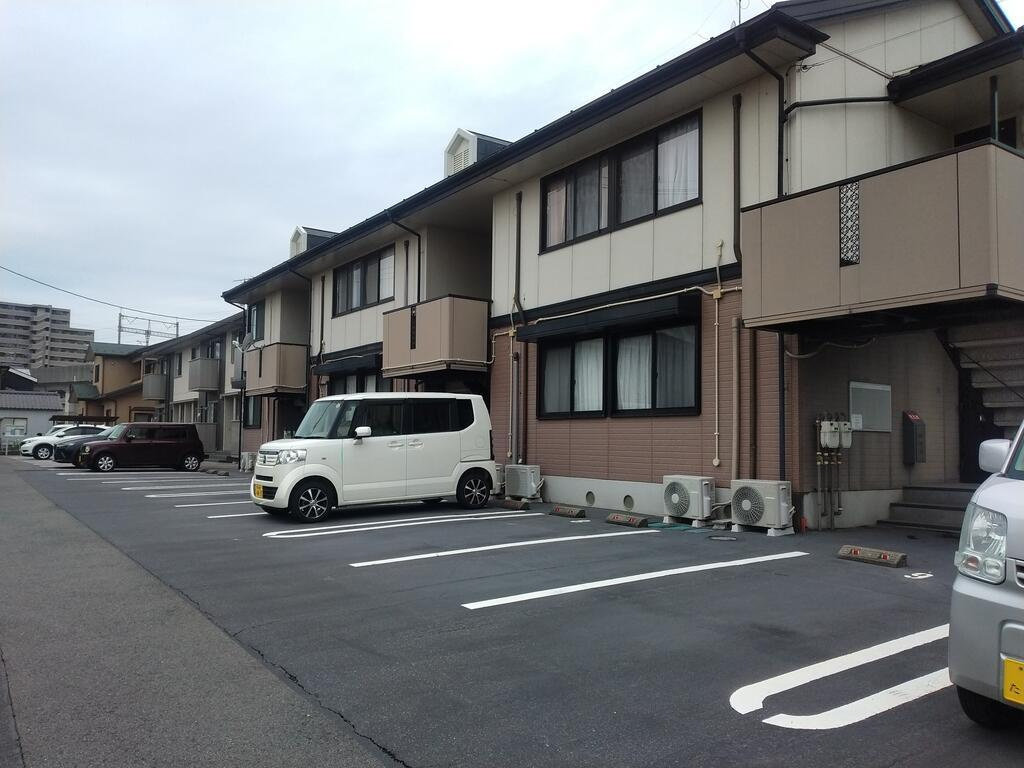 プリムローズ前田の駐車場