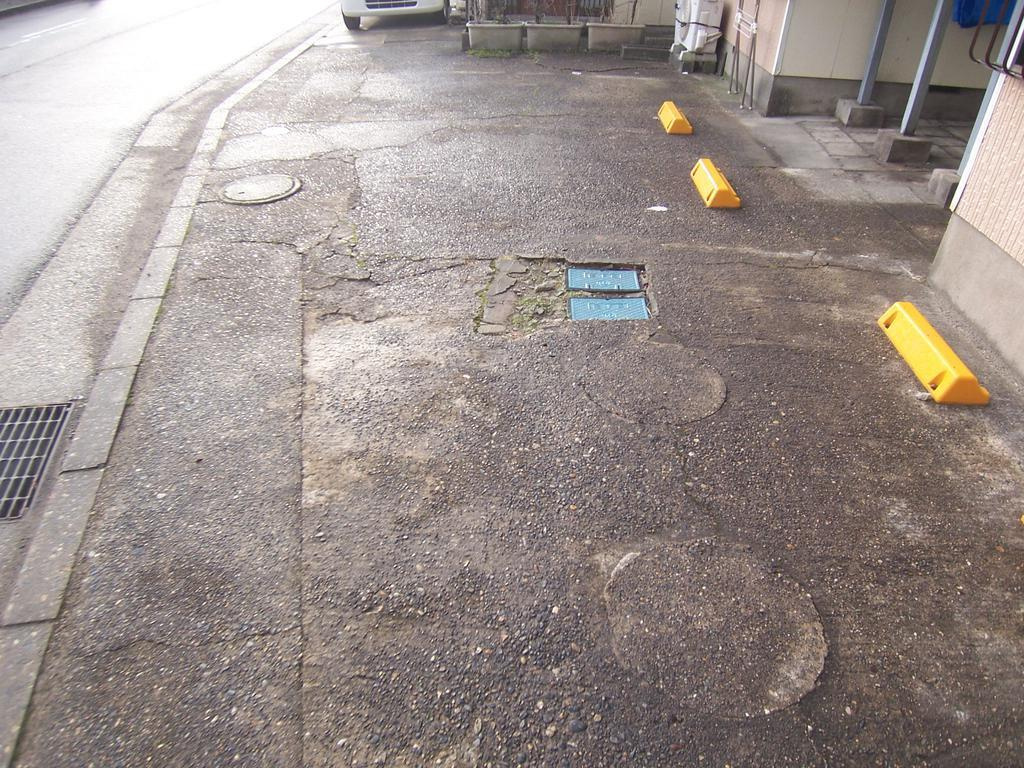 静風荘の駐車場