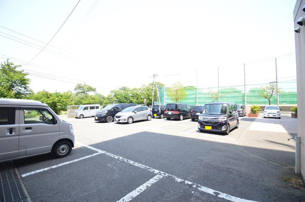 レジデンスレイクサイドの駐車場