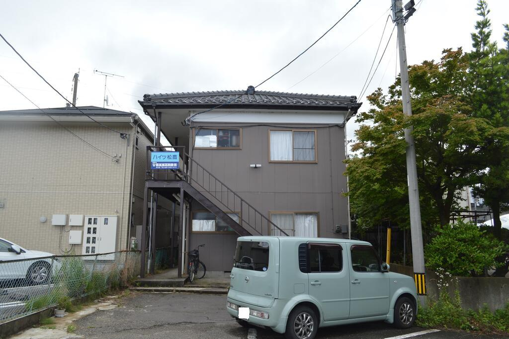 ハイツ松鷹の外観