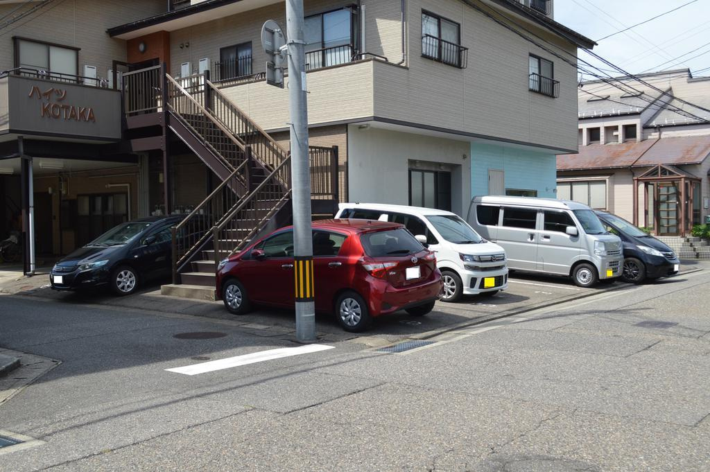 ハイツコタカの駐車場