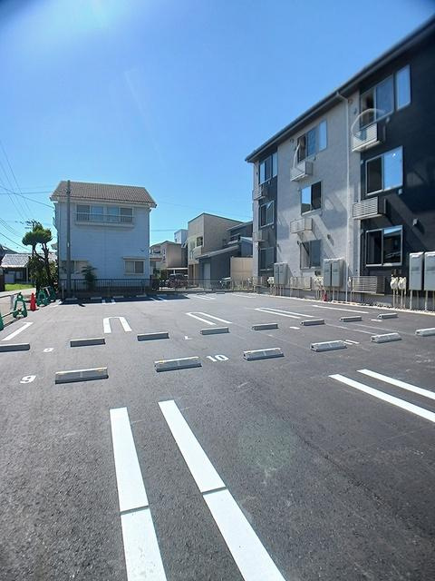 シャトレーベルの駐車場
