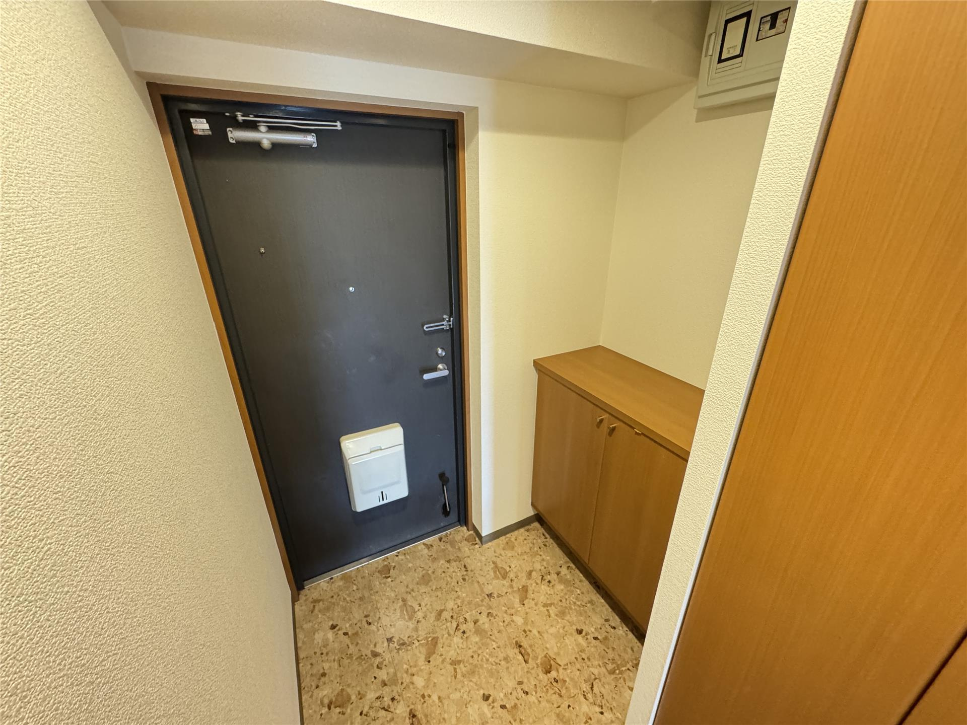 ベロウ　蔵の玄関|シューズＢＯＸ有！隣にはクローゼット収納も有！