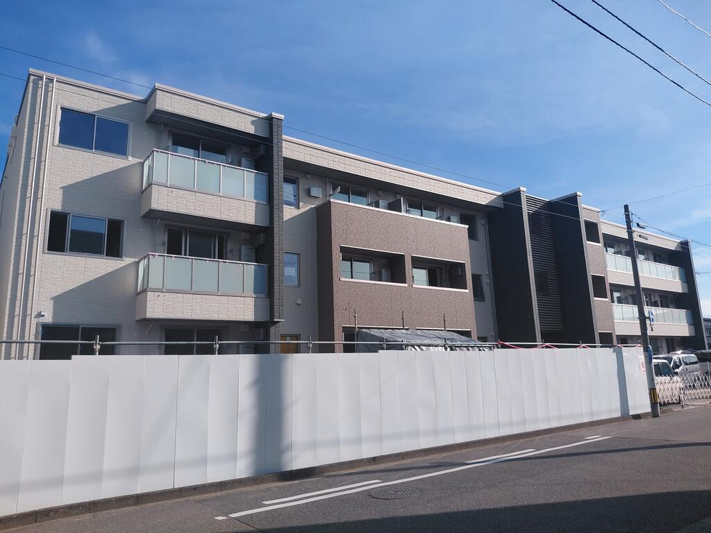 AZUR米山の外観