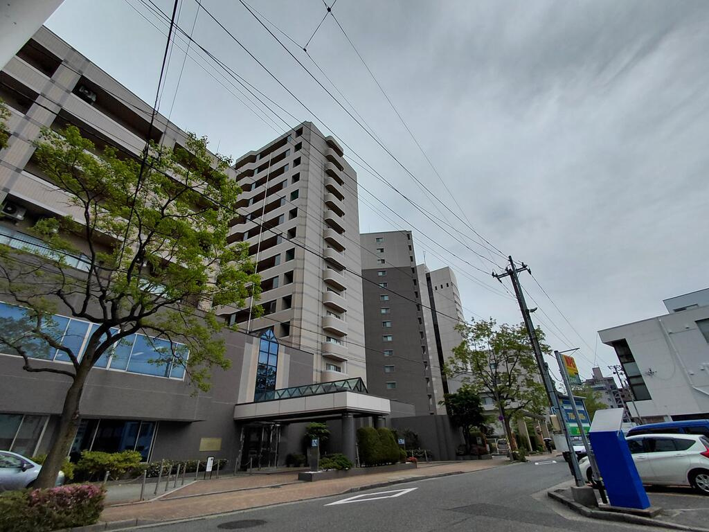 ダイアパレスシアース万代西棟の外観