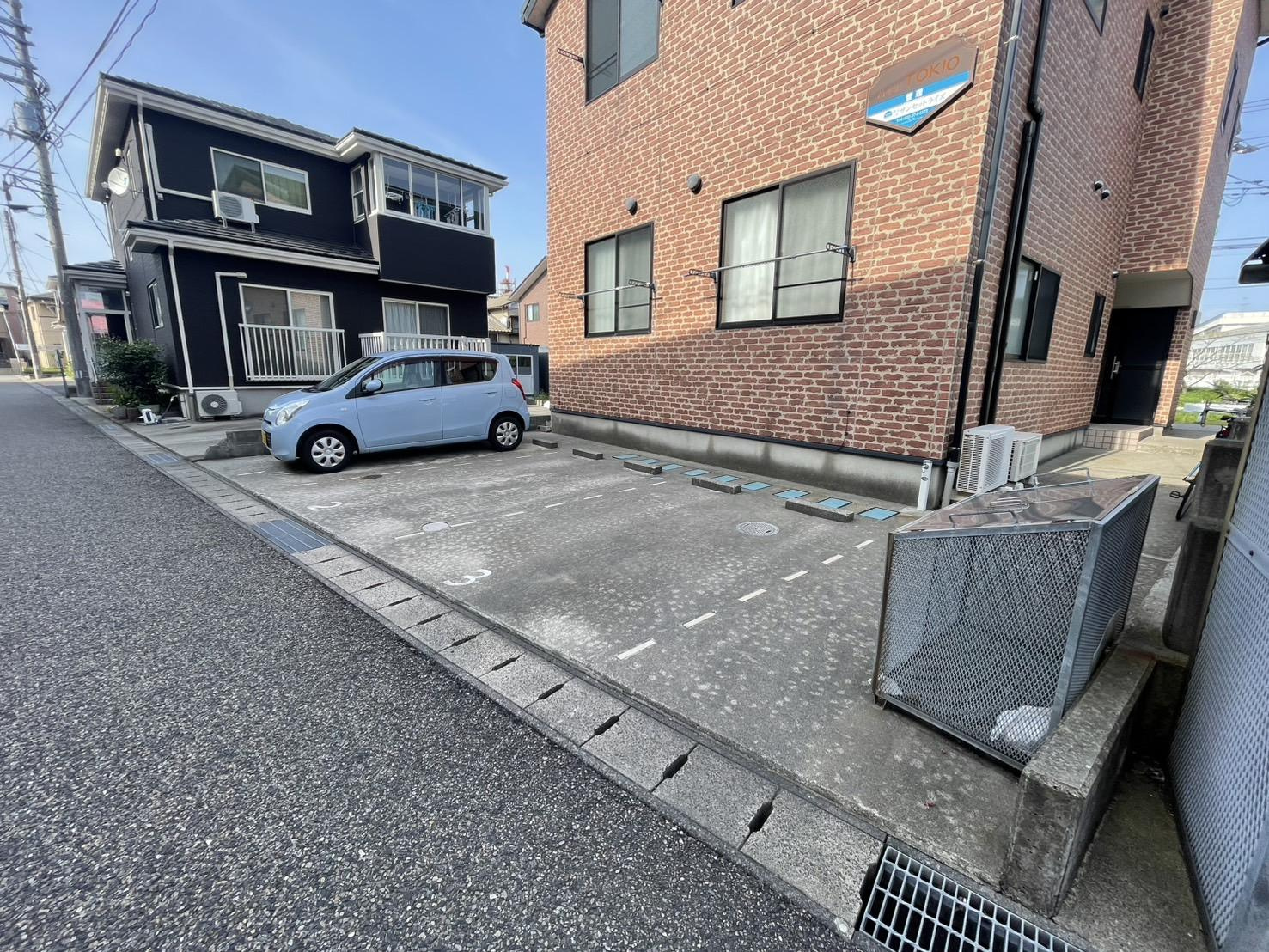 ハイツTOKIOの駐車場