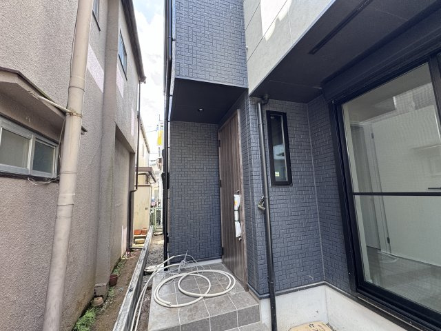 市川市曽谷３丁目新築戸建【百合台小学校：7分】のエントランス|エントランス