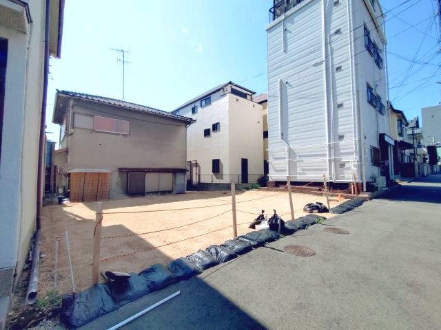 本山北町1丁目の前面道路含む現地写真|通勤にも外出にもアクセス良好。家族でおでかけすることも増えそうですね。