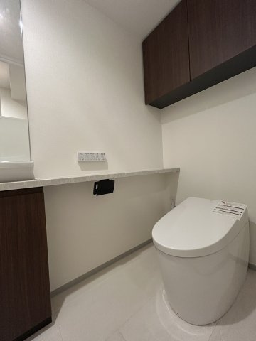 アトラスタワー小石川のトイレ|落ち着いた色調のトイレです