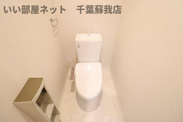 八幡Ａ棟計画のトイレ|落ち着いた色調のトイレです