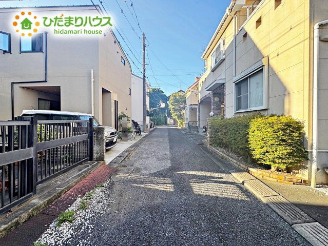 上尾市瓦葺　売地の前面道路含む現地写真