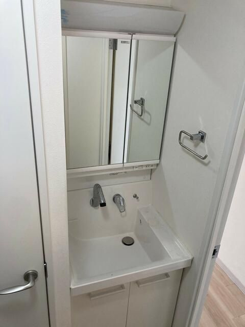 エンジェルス守屋の洗面所|脱衣スペースもあります