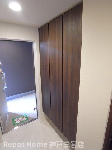 ソルレヴェンテ神戸中山手通の玄関
