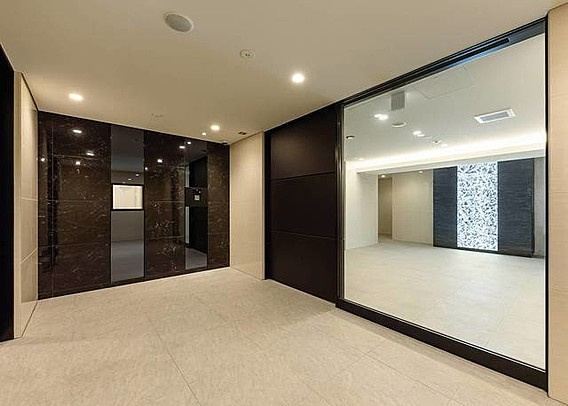 江東区東陽３丁目の賃貸マンションのエントランス