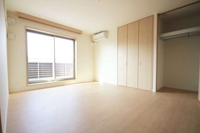 イデアーレ伊丹の洋室