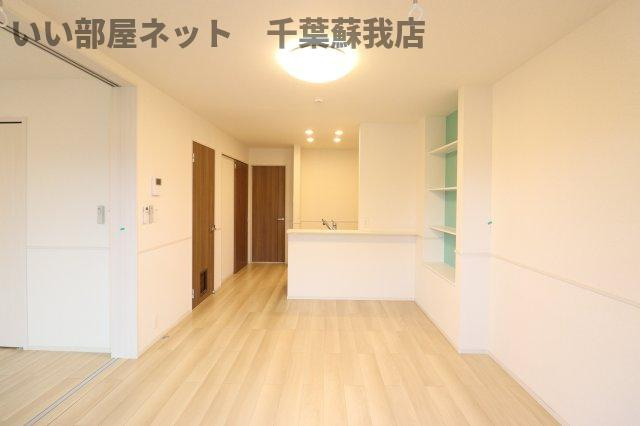 セントラルアベニューの居間・リビング|同じ建物の別のお部屋の写真になります！↓　↓