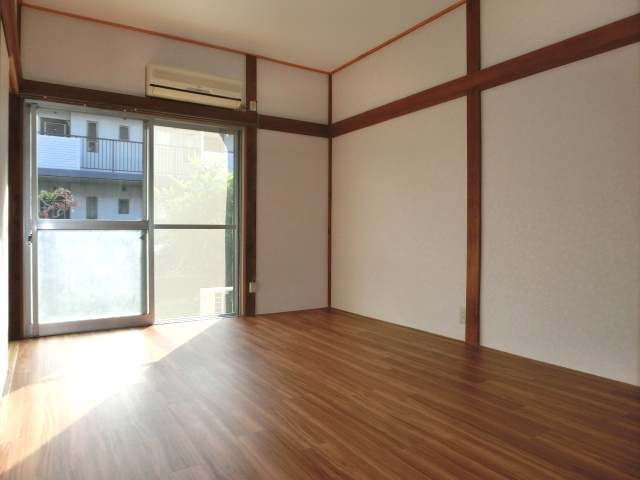 【居間・リビング】 | 第一立石荘 | 南向きの明るい居室スペース。