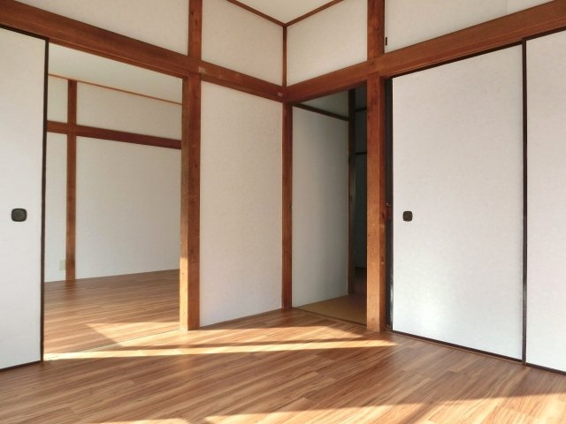 【居間・リビング】 | 第一立石荘 | フローリングの綺麗な洋室。