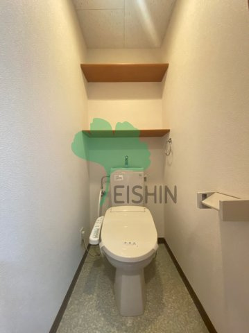 ロイヤル渡辺通154のトイレ|清潔感のあるトイレです。
