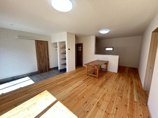 阿南市宝田町郡　建売の居間・リビング