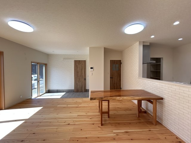 阿南市宝田町郡　建売の居間・リビング