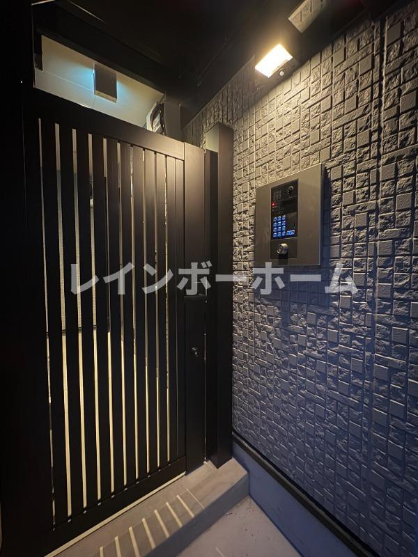 葛飾区新小岩１丁目のアパートのエントランス