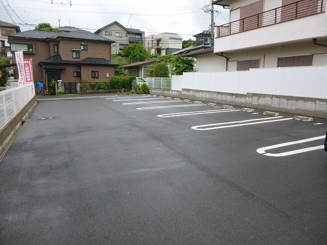 ジェルメ中山Ｂの駐車場|駐車場があるので、車を買う予定の方も安心です