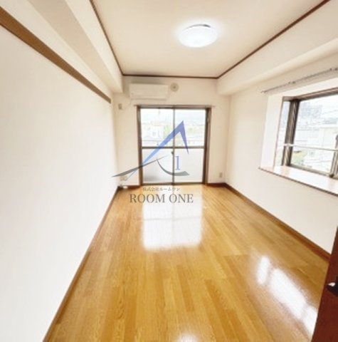 シャテロハイツ弐番館の居間・リビング|洋室のお部屋です。