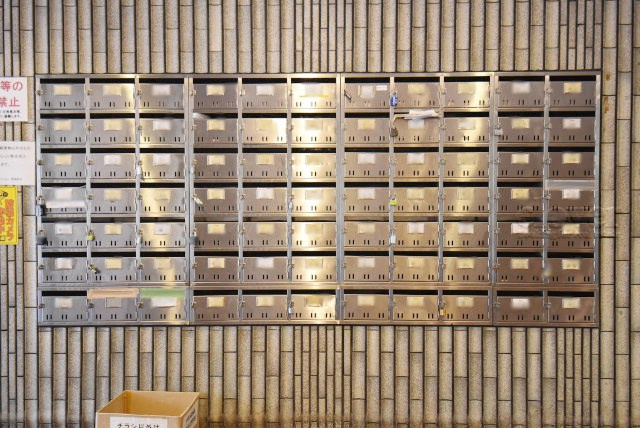 【設備】 | トーア平井マンション | 郵便物を受け入れる住民共用のポスト。「集合ポスト」とも呼びます。ここもまた、マンションの「顔」のひとつです。～即日のご見学可能～　お問合せはお気軽にどうぞ。