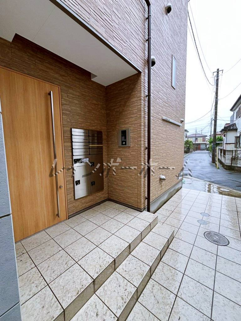 オートロック♪浴室乾燥機♪デザイナーズ♪のエントランス|建物の内部です