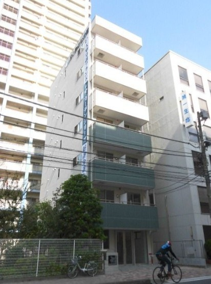 レオ参拾七番館のエントランス