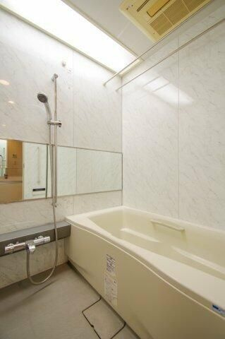 アクシルコート島津山南の浴室|ゆったり過ごせるお風呂です