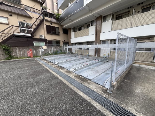 セレニテ甲子園IIの駐車場