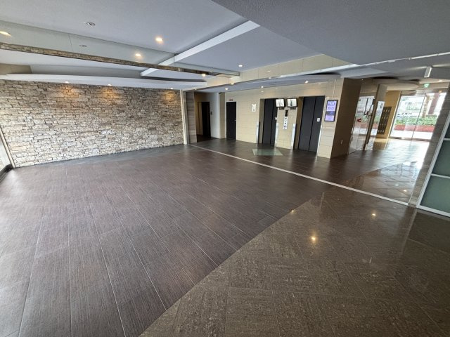 セレニテ甲子園IIのロビー