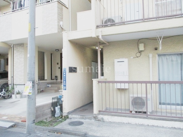 奥山ビルのエントランス|こちら建物の入り口です☆
