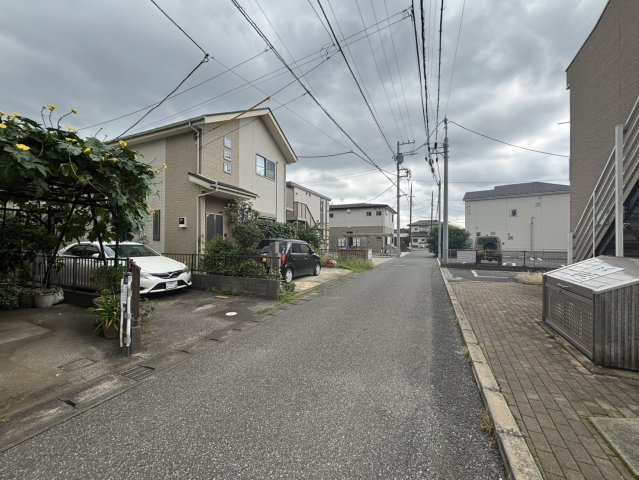 野田市山崎　中古戸建　平成6年築の前面道路含む現地写真