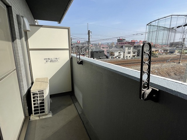 【バルコニー】 | 太陽プラザ南草津駅前 | 落ち着いた時間を過ごせるバルコニーです（同棟別室施工例）
