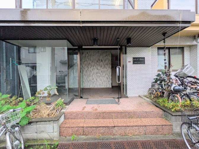 杉並区下井草５丁目の賃貸マンションのエントランス