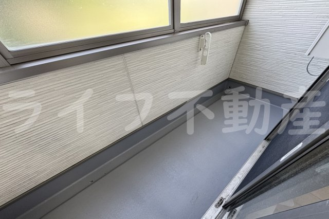 クリエオーレ菱屋東のバルコニー|外からの目が気にならないバルコニーで洗濯物が干せます