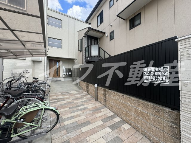 クリエオーレ菱屋東のエントランス|建物の内部です