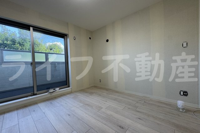 クリエオーレ菱屋東の洋室|明るい洋室です
