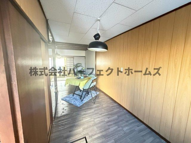 牧野阪テラスハウスの居間・リビング|ゆったり過ごせる居間です